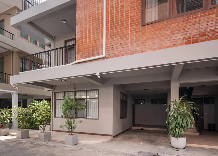 Thonglor|spacious 4br4ba, Fast-wifi, Netflix, Shop Apartment *